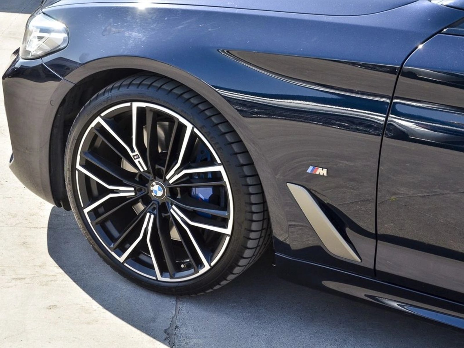 BMW M550 4.4 X-DRIVE M LCI 4X4 AT 4P 2023 - Imagen 10 de 18
