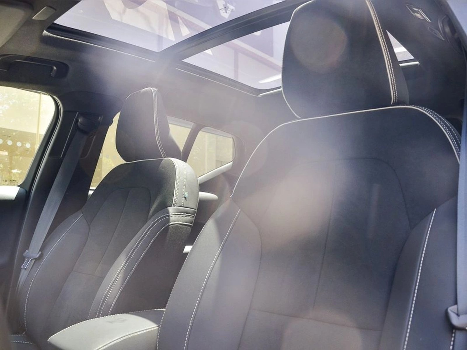 Volvo XC40 RECHARGE 2024 - Imagen 13 de 20