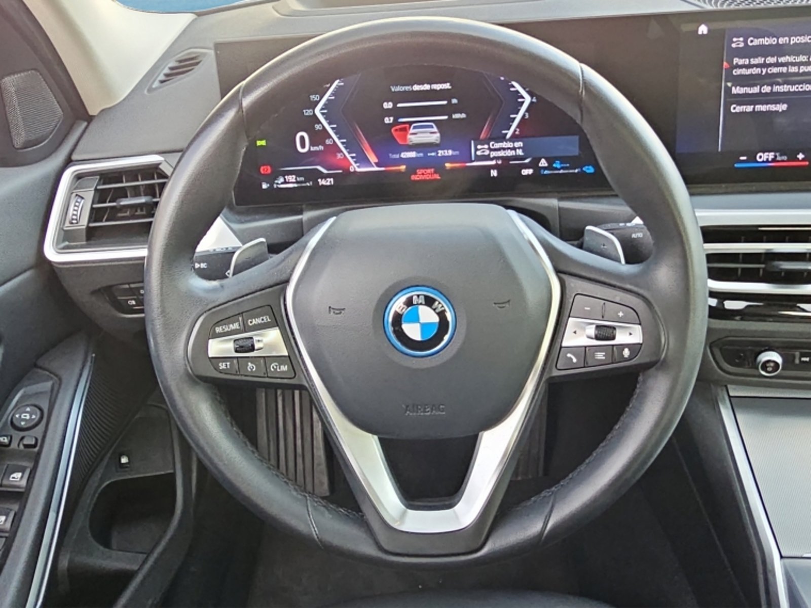BMW 330 E Sedan 2.0 Aut 2024 - Imagen 16 de 20