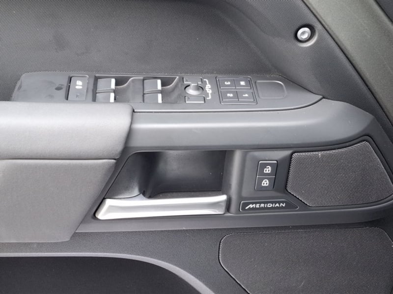 Land Rover Defender 130 X Dynamic 4x4 3.0i Aut 2025 - Imagen 14 de 19