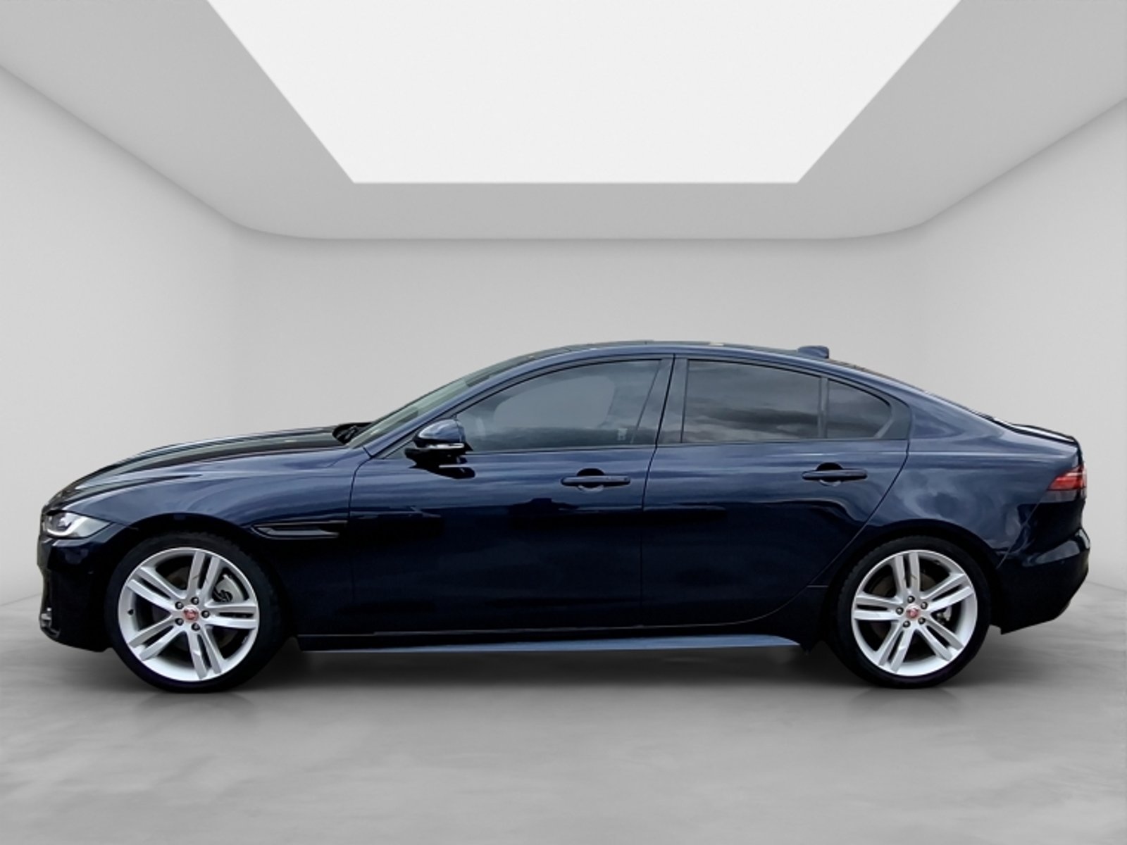 Jaguar Xe 2.0 At 2022 - Foto 4 de 20
