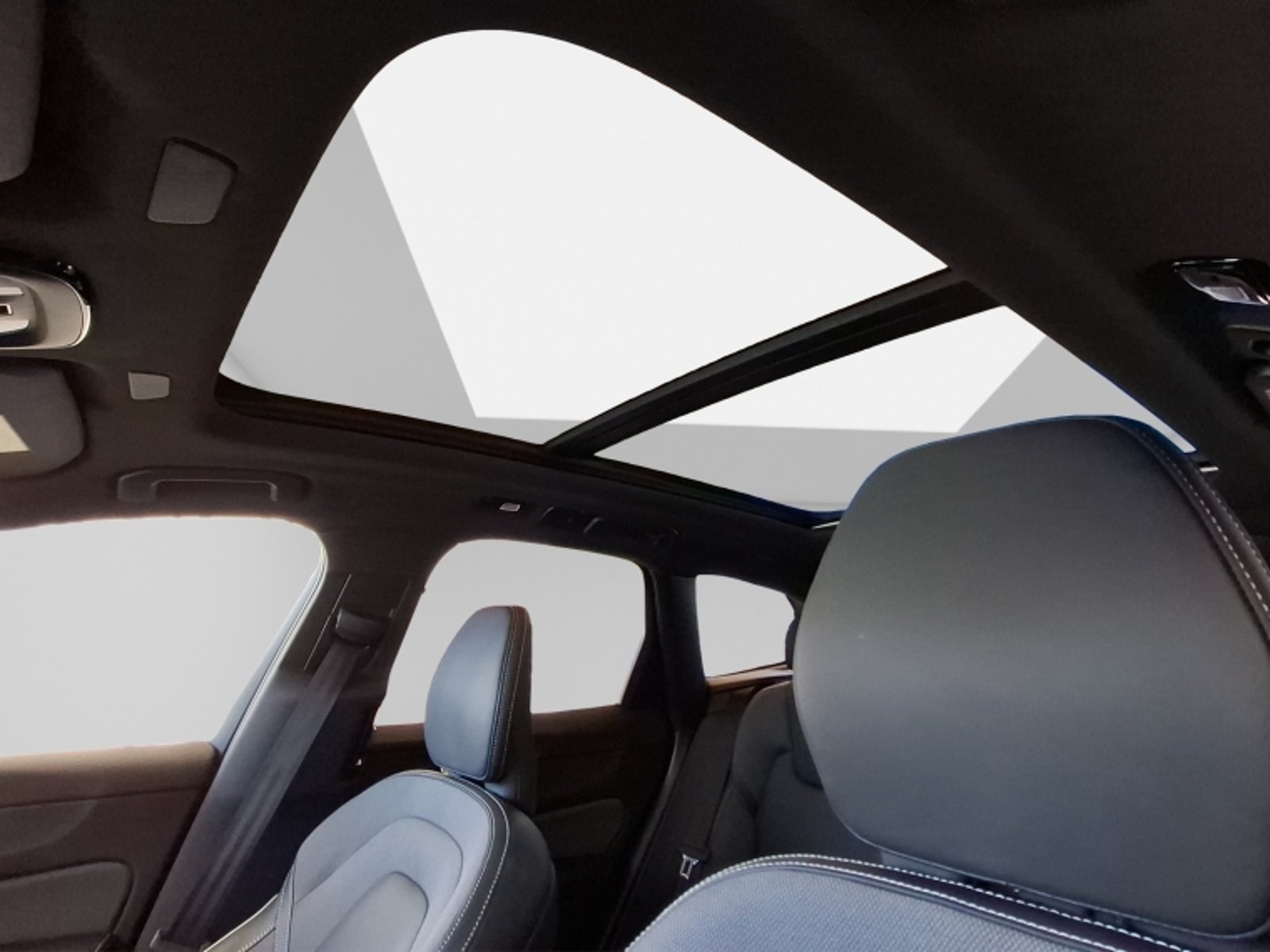 Volvo Xc60 T8 Recharge 4x4 2.0 Aut Ultimate Dark 2025 - Imagen 11 de 20