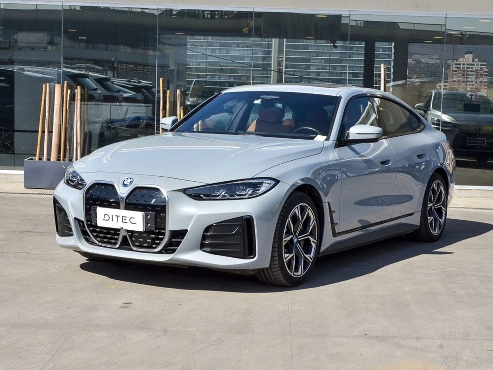 BMW I4 0.0 EDRIVE40 AT 4X4 ELECTRICO 2024 - Foto 2 de 18