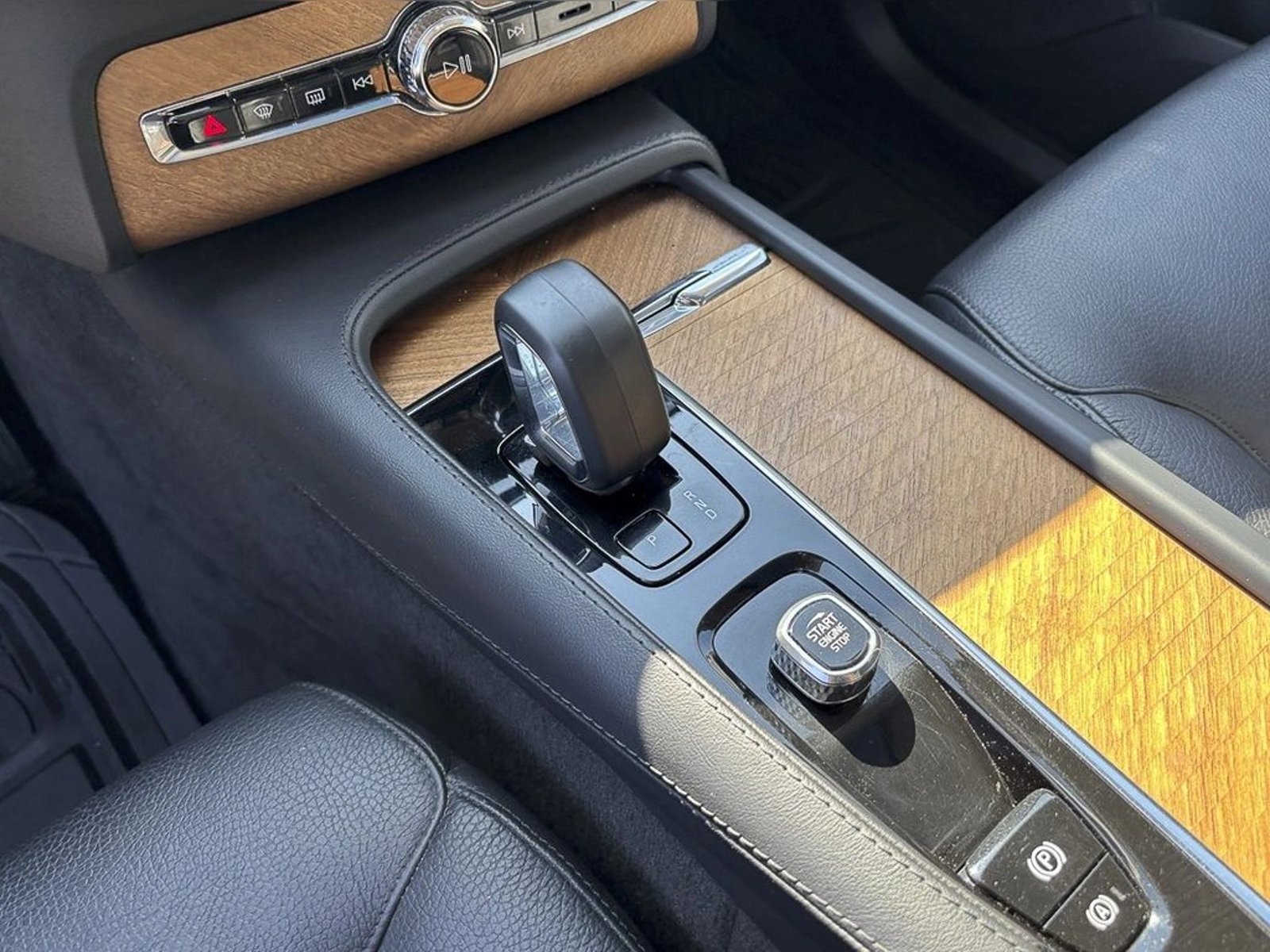 Volvo XC90 2.0 B6 PLUS AWD AT 5P 2024 - Imagen 14 de 19