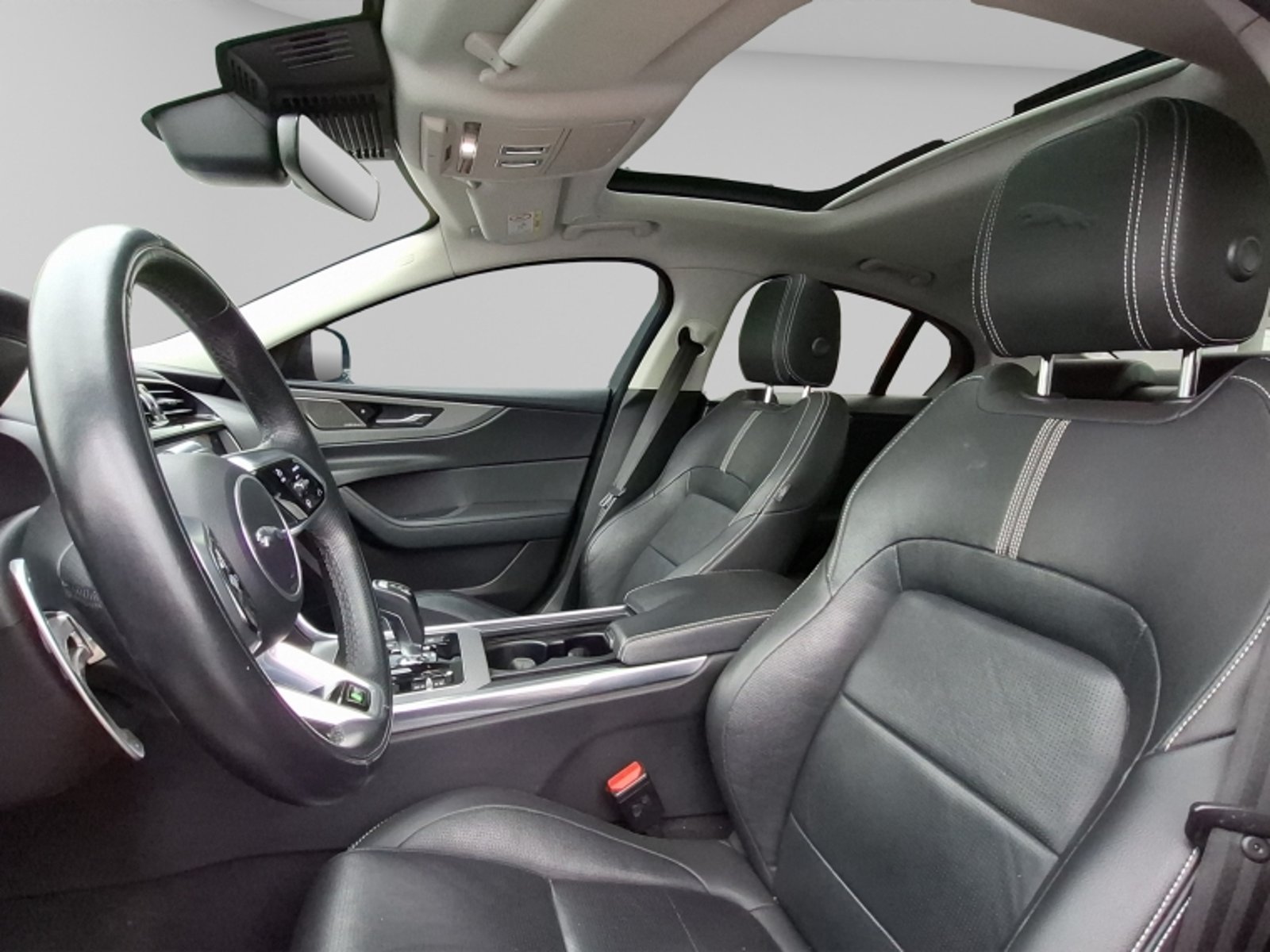 Jaguar Xe 2.0 At 2022 - Imagen 10 de 20