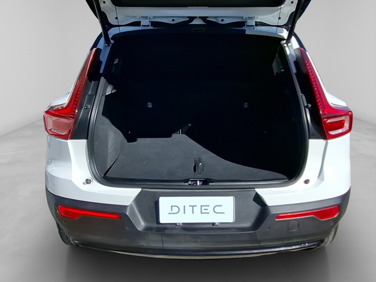 Volvo Xc40 2.0 T5 Hybrid At 4x4 Hibrido 2024 - Imagen 20 de 20