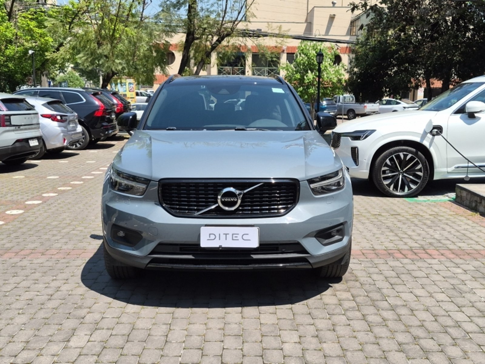 Volvo Xc40 T4 Fwd Momentum 2.0 2021 - Foto 2 de 16