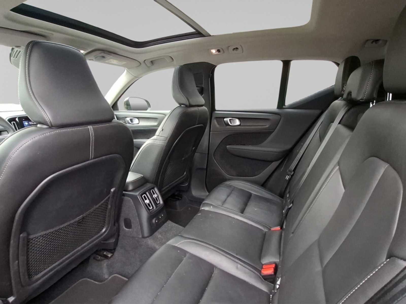 Volvo Xc40 T5 Hybrid R Design 1.5 Aut 2023 - Imagen 15 de 20