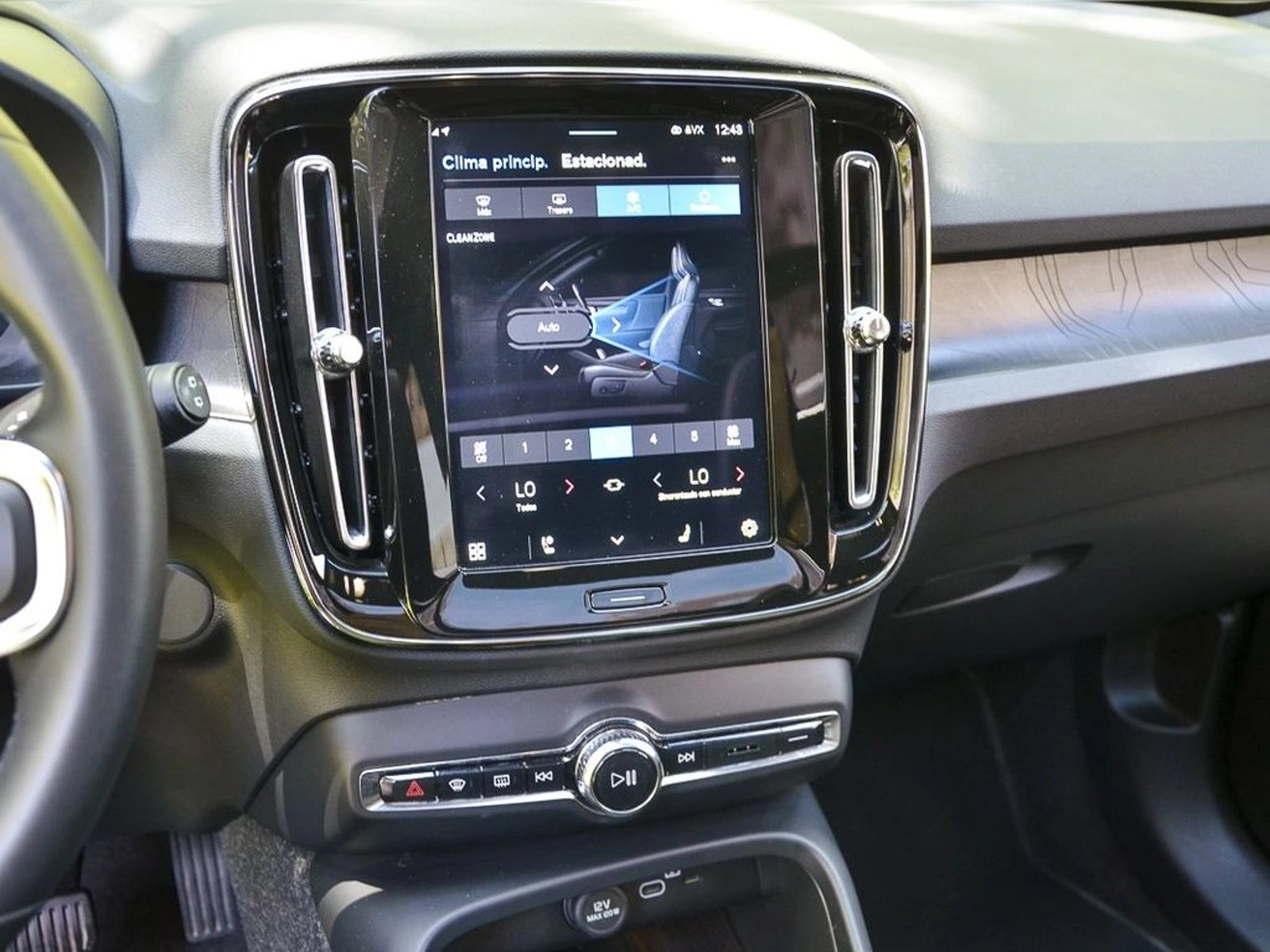 Volvo EX40 0.0 P8 RECHARGE 4X4 AT ELECTRICO 2025 - Imagen 14 de 18