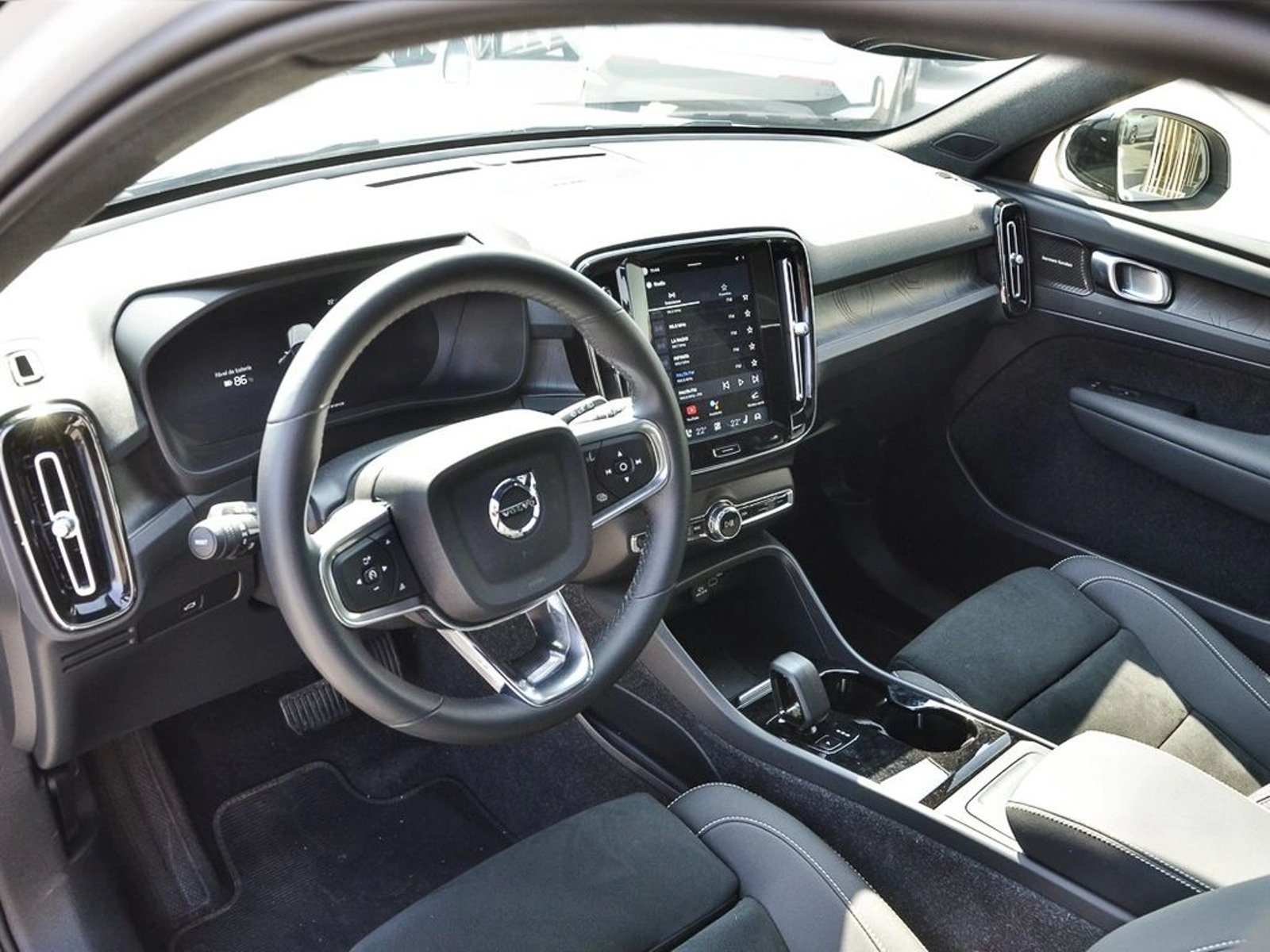 Volvo EX40 0.0 P8 RECHARGE 4X4 AT ELECTRICO 2025 - Imagen 12 de 18