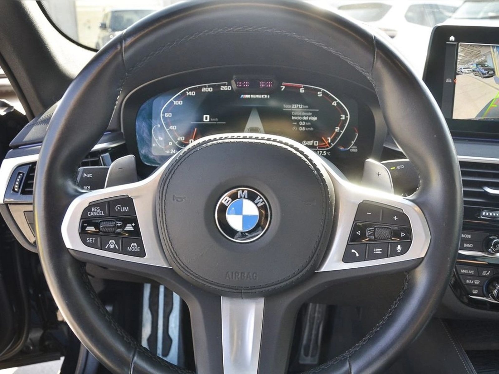 BMW M550 4.4 X-DRIVE M LCI 4X4 AT 4P 2023 - Imagen 18 de 18
