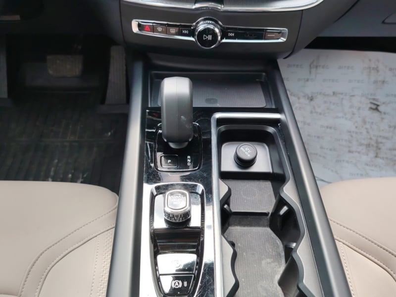 Volvo Xc60 T8 Core 4x4 2.0 Aut 2025 - Imagen 13 de 19