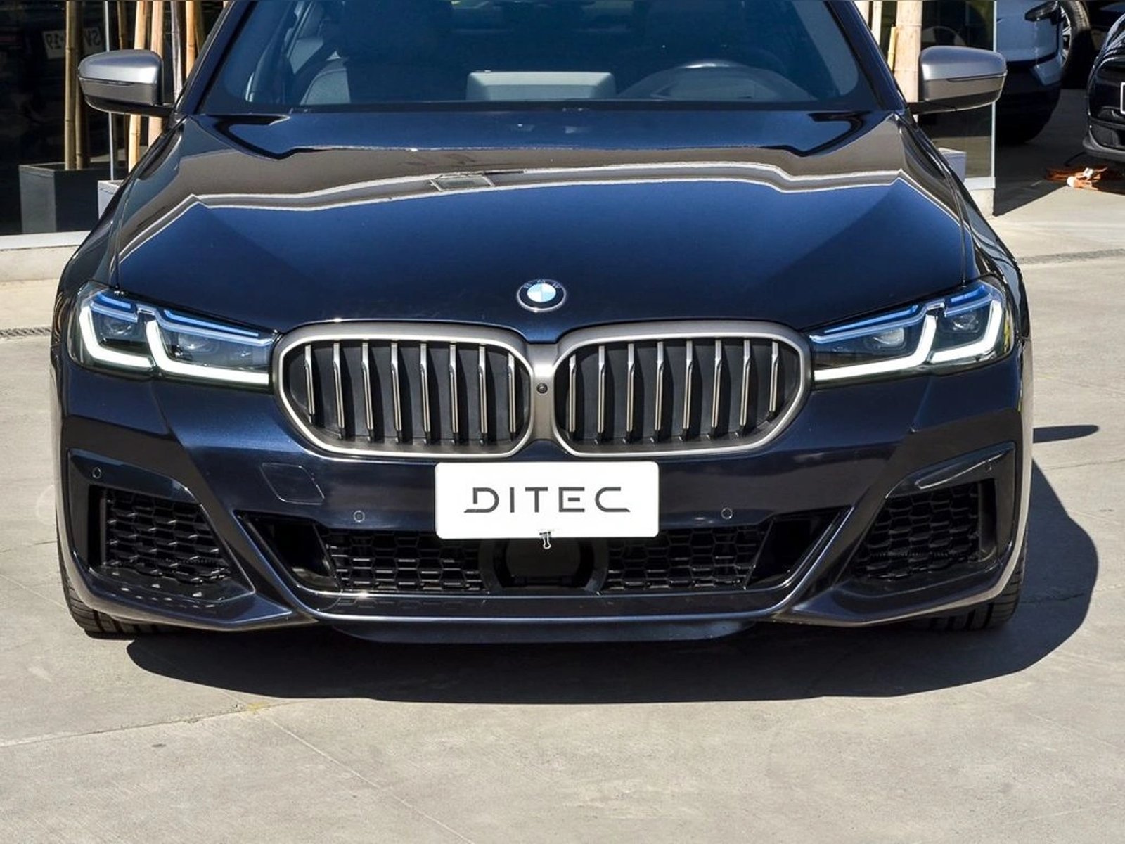 BMW M550 4.4 X-DRIVE M LCI 4X4 AT 4P 2023 - Imagen 4 de 18