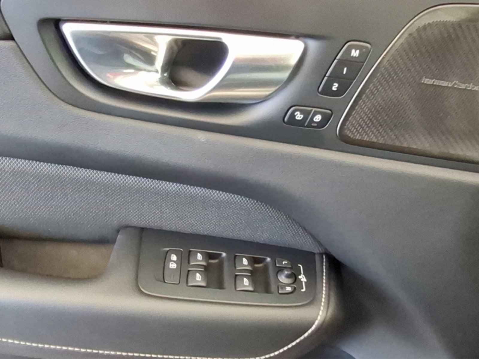Volvo Xc60 T8 Recharge 4x4 2.0 Aut Ultimate Dark 2025 - Imagen 14 de 20