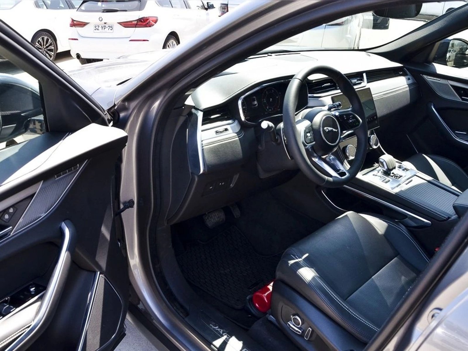 Jaguar F-PACE R DYNAMIC 2024 - Imagen 10 de 19