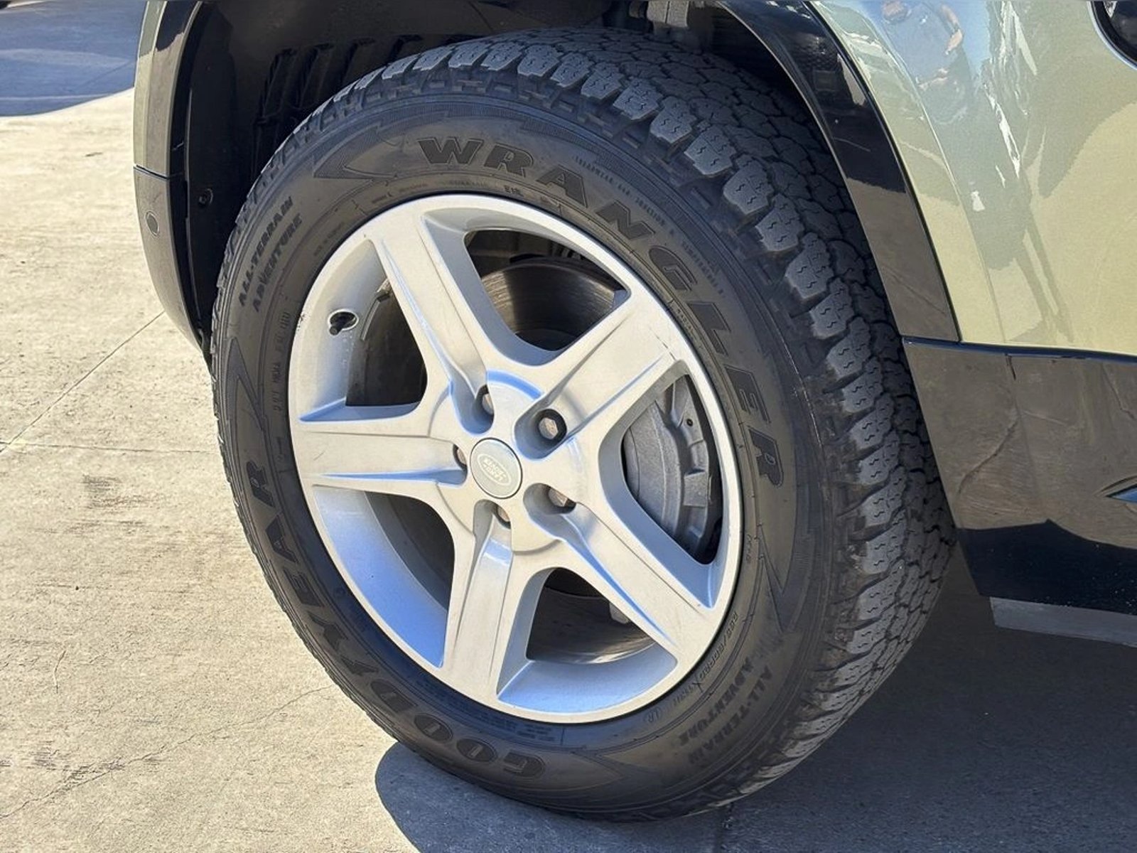 Land Rover DEFENDER 3.0 110 X-DYNAMIC S HIBRIDO 4X4 AT 5P 2023 - Imagen 9 de 18
