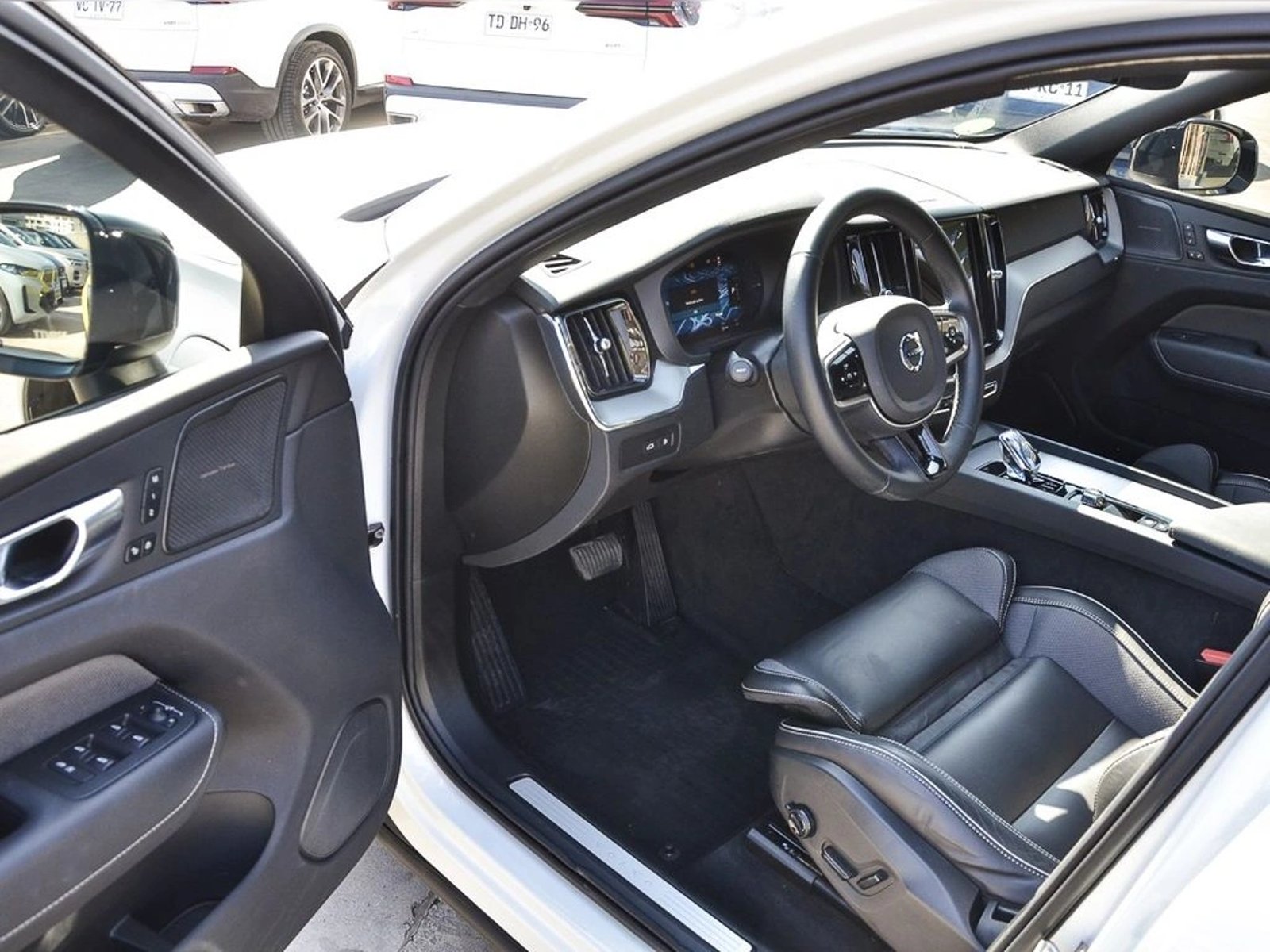Volvo XC60 T8 RECHARGE 4X4 2.0 AUT 2025 - Imagen 12 de 20