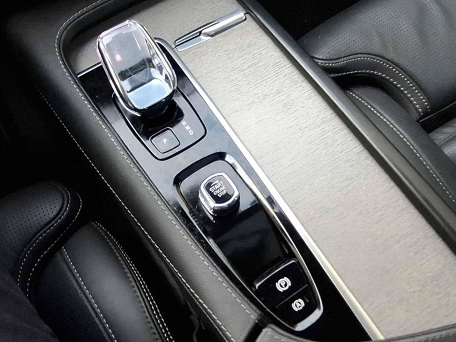 Volvo Xc90 2.0 T8 At 4x4 Hibrido 2025 - Imagen 13 de 20