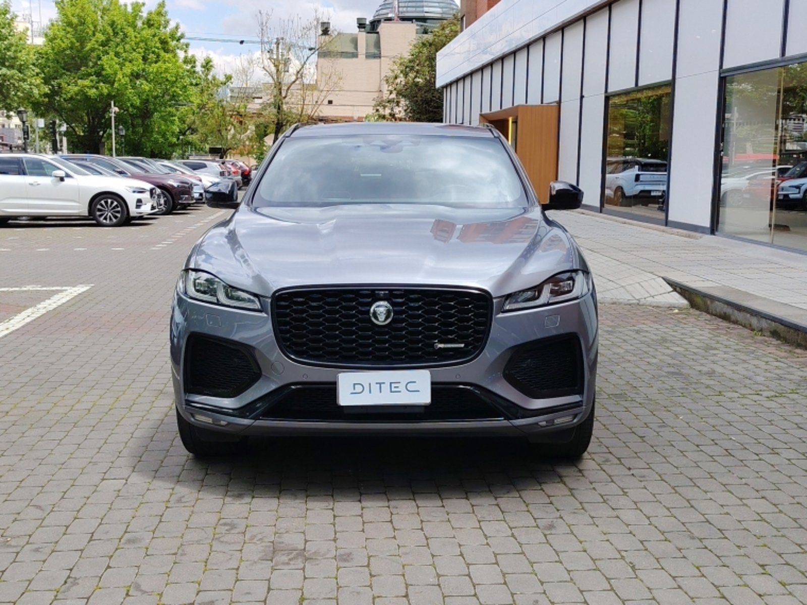 Jaguar F-pace Rdynamic S 4x4 2.0 Aut 2024 - Foto 2 de 16