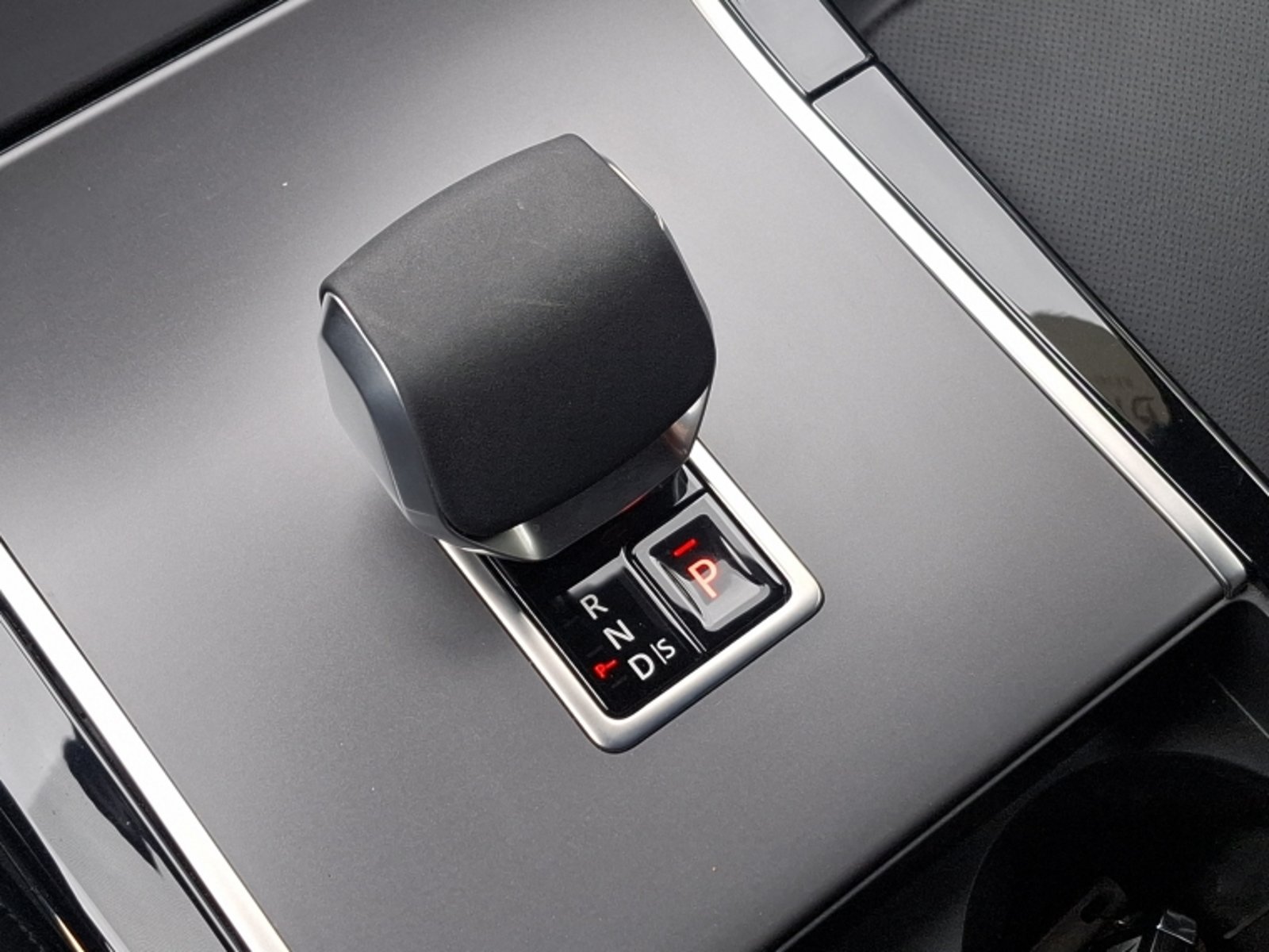 Land Rover Range rover velar Velar 2.0id S 2025 - Imagen 13 de 20