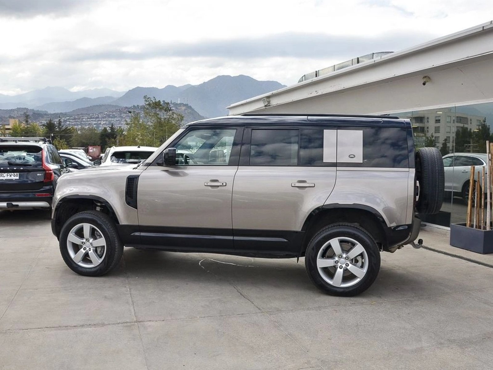 Land Rover DEFENDER 3.0 110 X-DYNAMIC S DIESEL 4X4 300HP AT 5P 2024 - Imagen 7 de 11