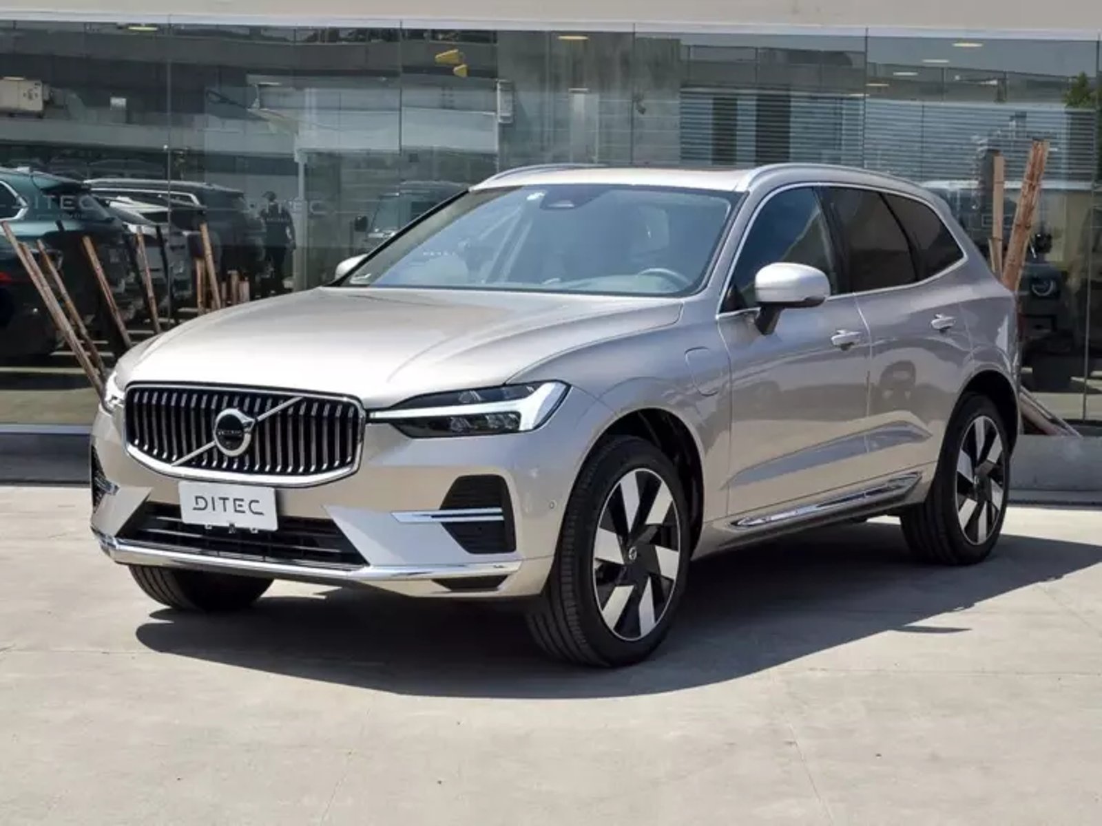 Volvo Xc60 T8 Awd Recharge Ultimate 2025 - Foto 2 de 20