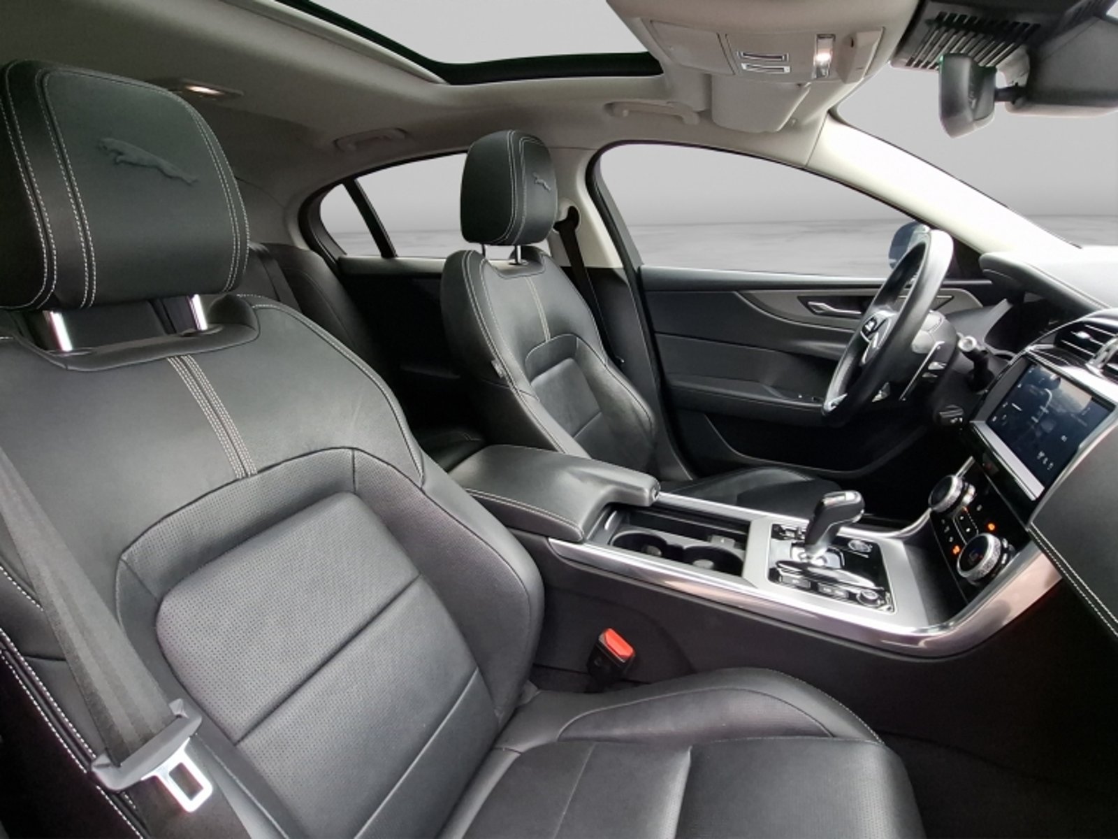 Jaguar Xe 2.0 At 2022 - Imagen 19 de 20