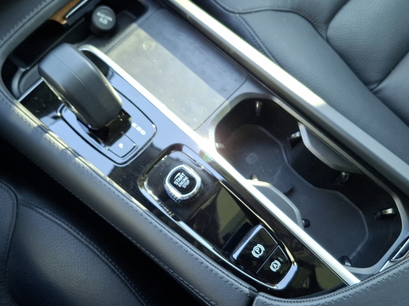 Volvo Xc90 Ii B6 4x4 2.0 Aut 2024 - Imagen 13 de 20