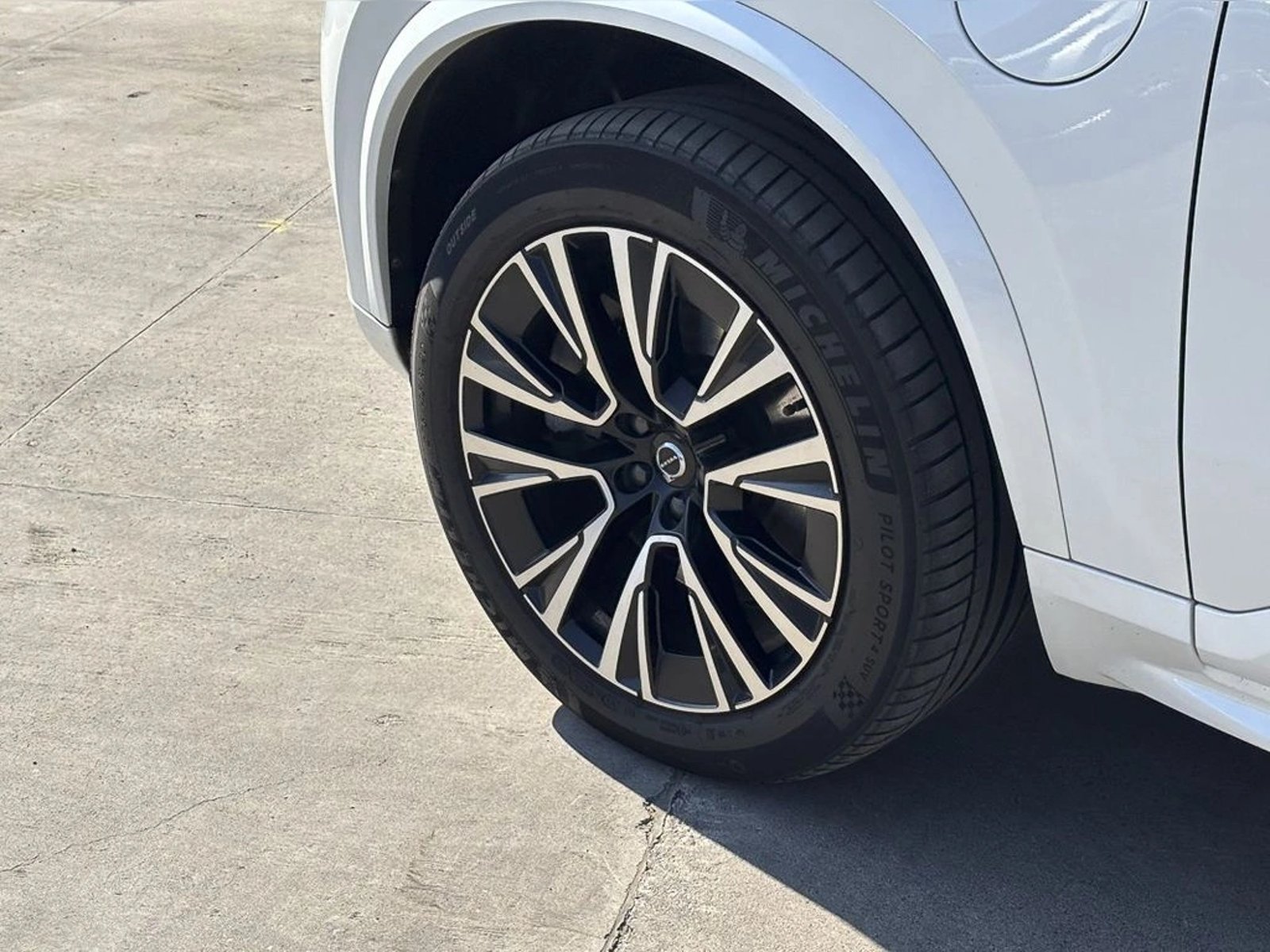 Volvo XC90 2.0 B6 PLUS AWD AT 5P 2024 - Imagen 11 de 19