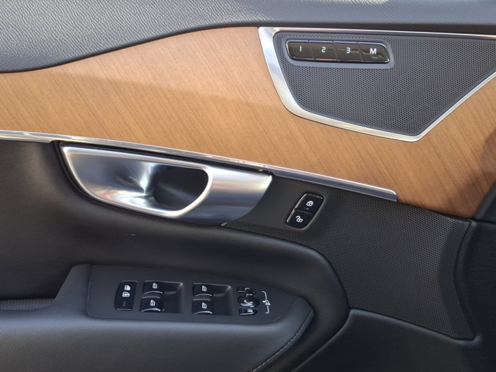 Volvo Xc90 Ii B6 4x4 2.0 Aut 2024 - Imagen 14 de 20
