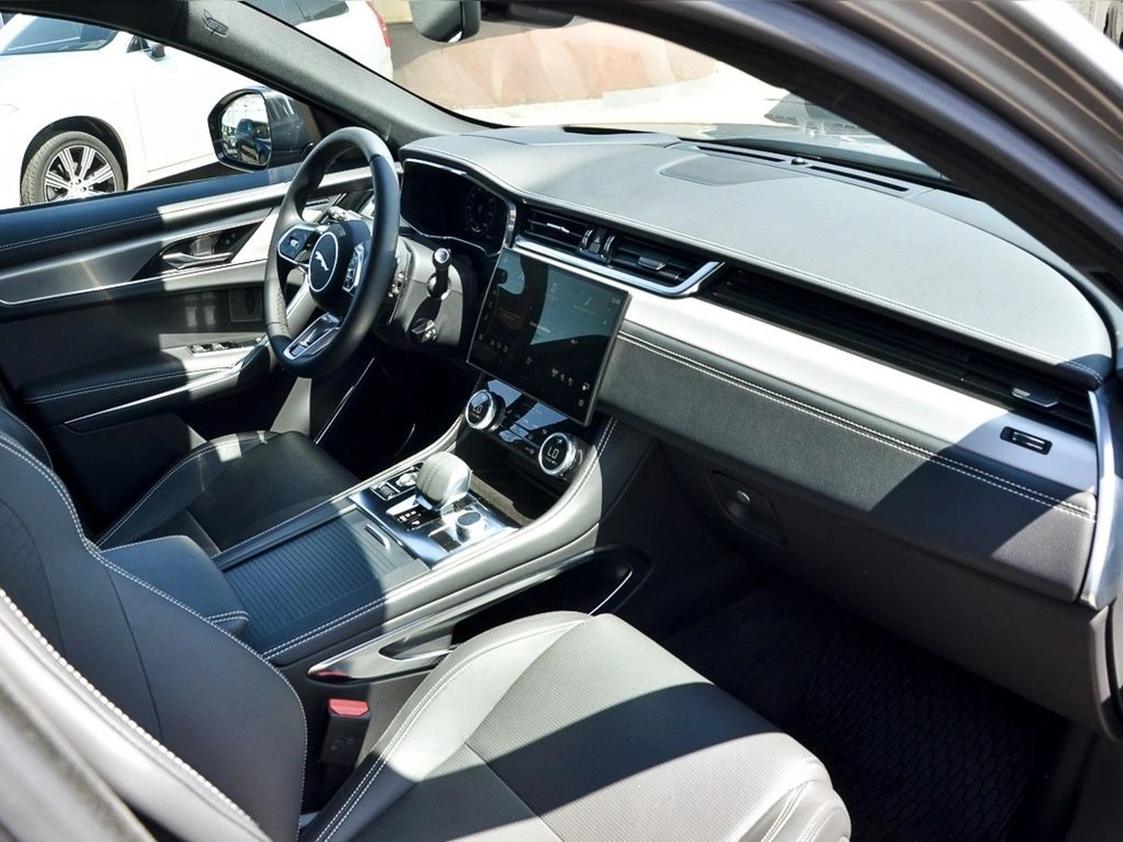 Jaguar F-PACE R DYNAMIC 2024 - Foto 5 de 19