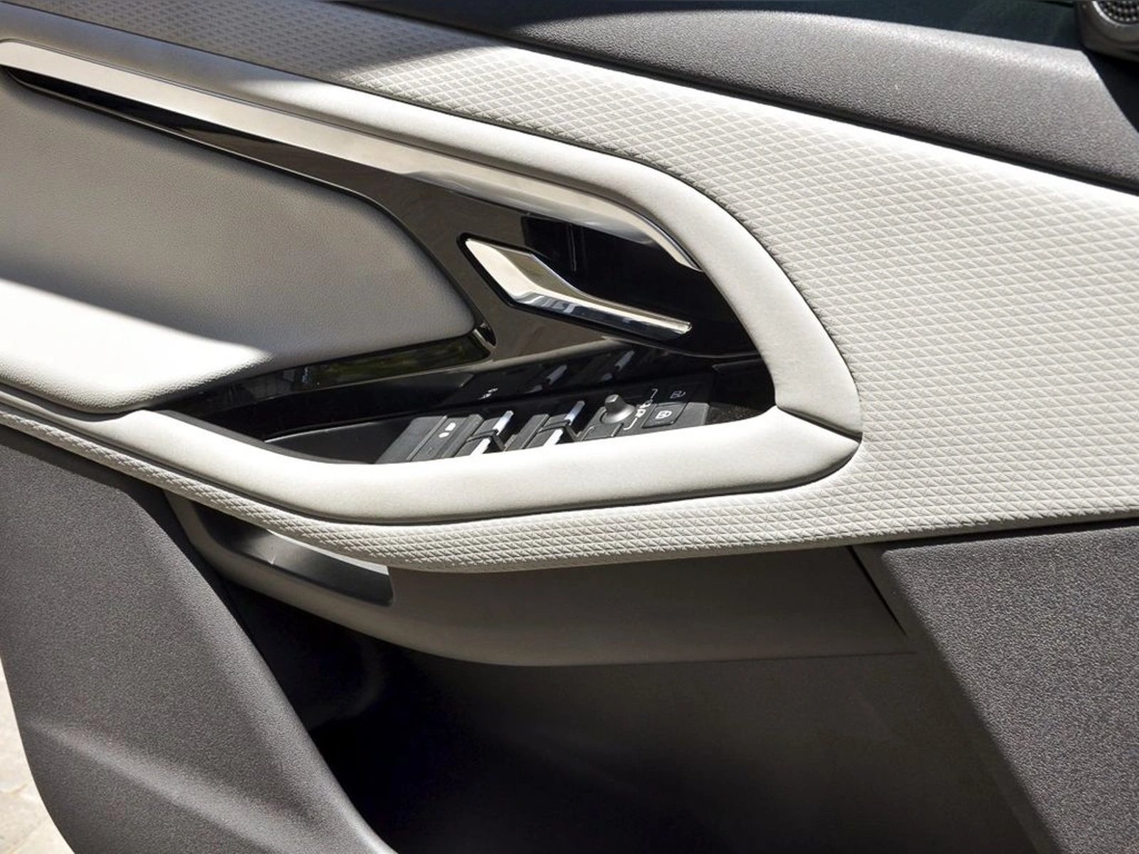 Land Rover EVOQUE 2.0 I R-DYNAMIC S AT 4X4 2024 - Imagen 17 de 19