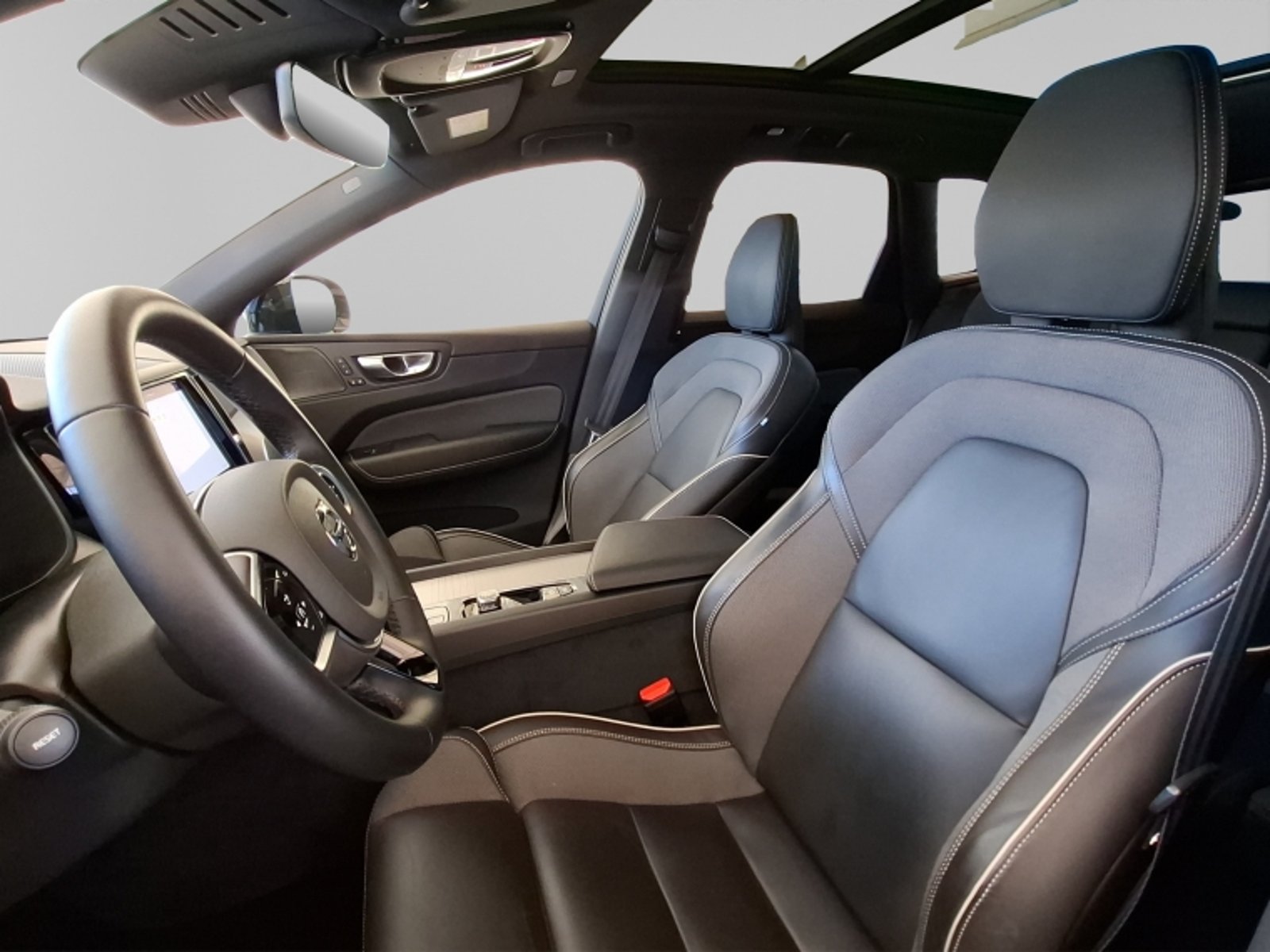 Volvo Xc60 T8 Recharge 4x4 2.0 Aut Ultimate Dark 2025 - Imagen 10 de 20