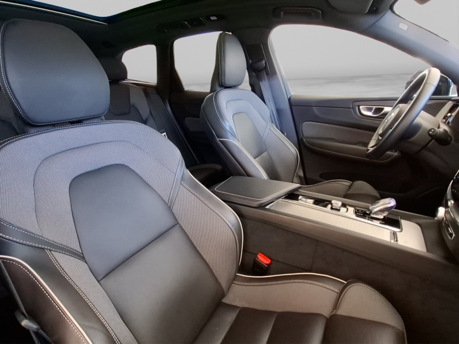 Volvo Xc60 T8 Recharge 4x4 2.0 Aut Ultimate Dark 2025 - Imagen 19 de 20
