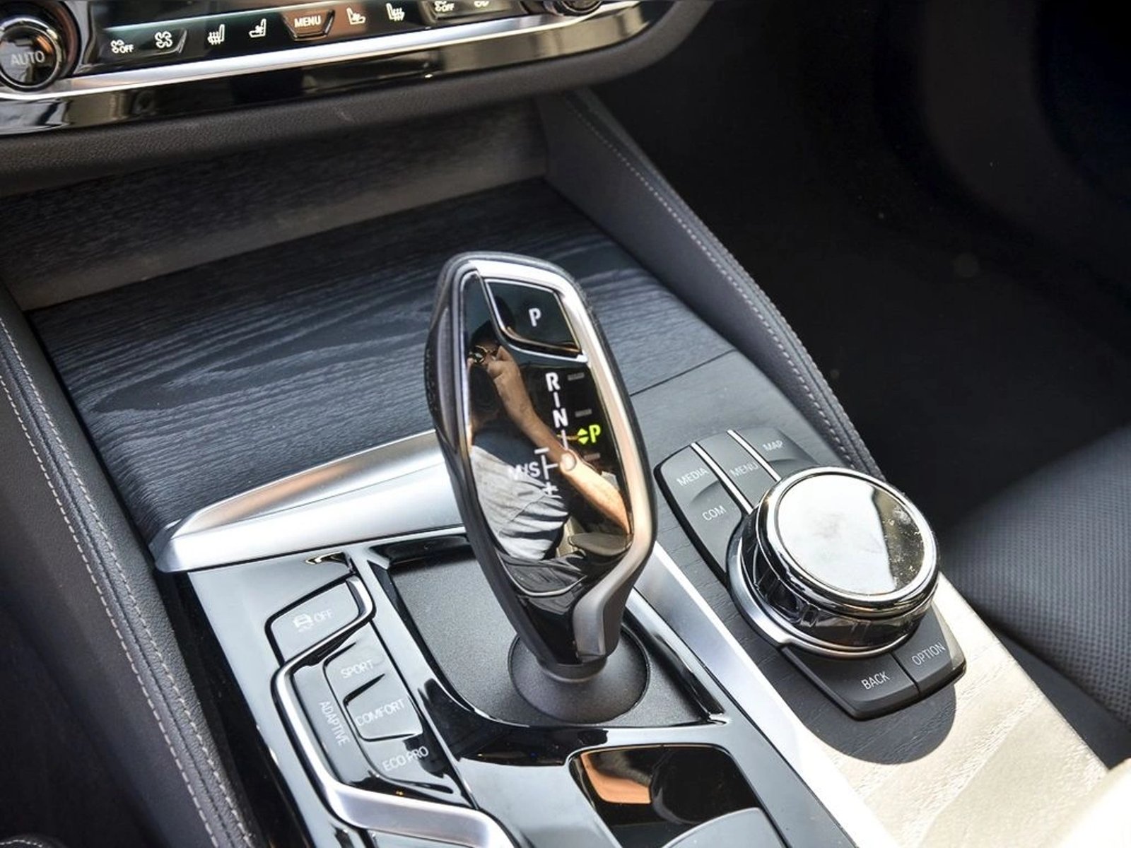 BMW M550 4.4 X-DRIVE M LCI 4X4 AT 4P 2023 - Imagen 14 de 18
