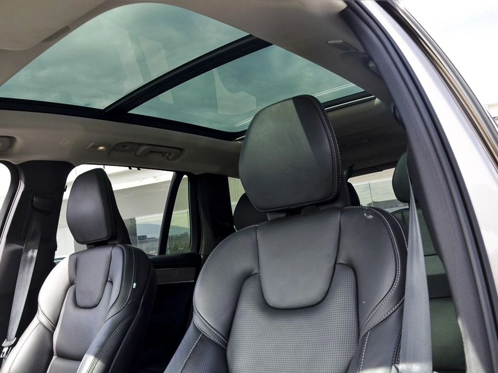 Volvo XC90 2.0 T8 ULTRA HIBRIDO AWD AT 5P 2025 - Imagen 11 de 17