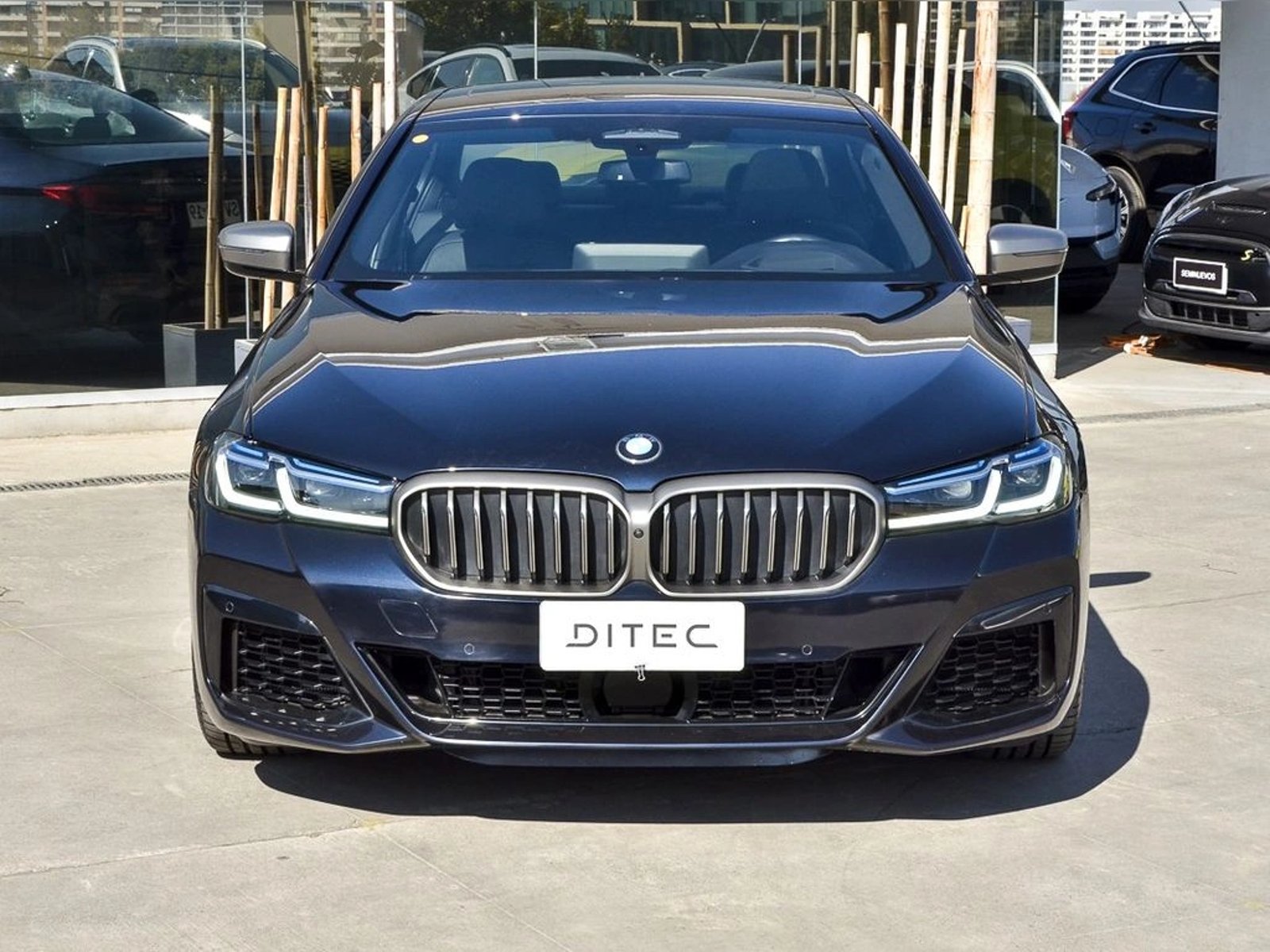 BMW M550 4.4 X-DRIVE M LCI 4X4 AT 4P 2023 - Imagen 3 de 18