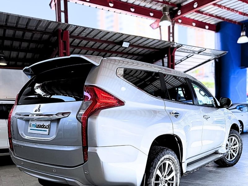 Mitsubishi MONTERO SPORT 3.0 2018 - Imagen 4 de 20