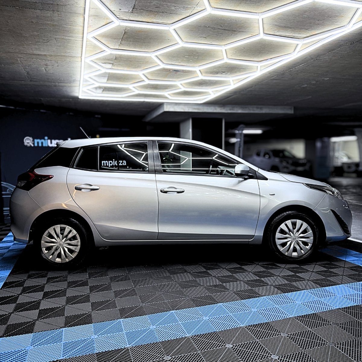 Toyota Yaris Sport GLE 1.5 2019 - Imagen 8 de 15