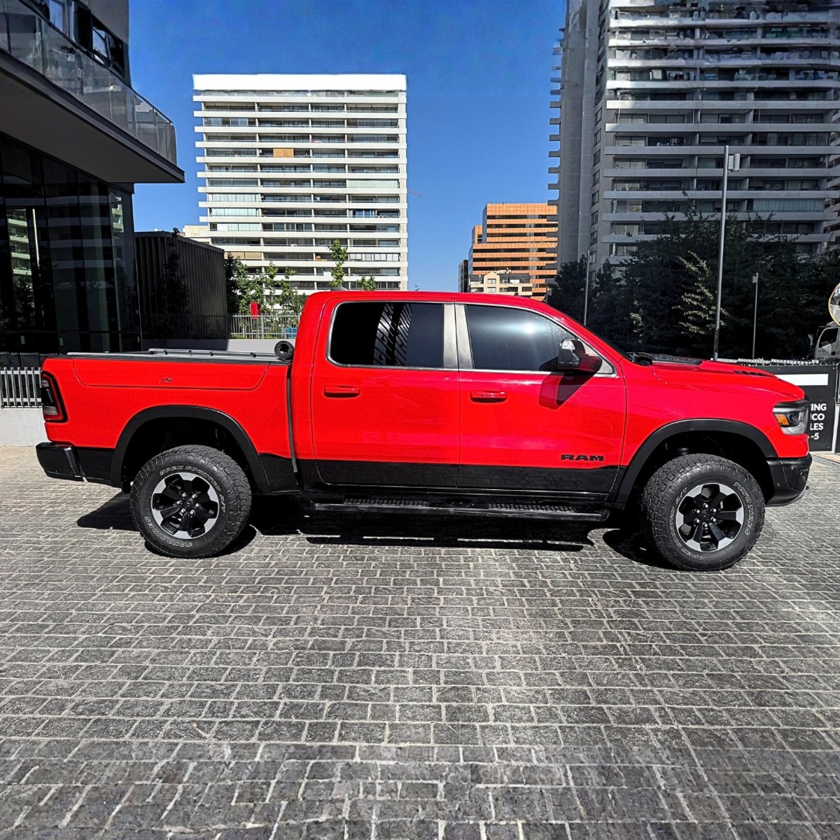 RAM 1500 Rebel 5.7 V8 Crew Cab 2020 - Imagen 4 de 15
