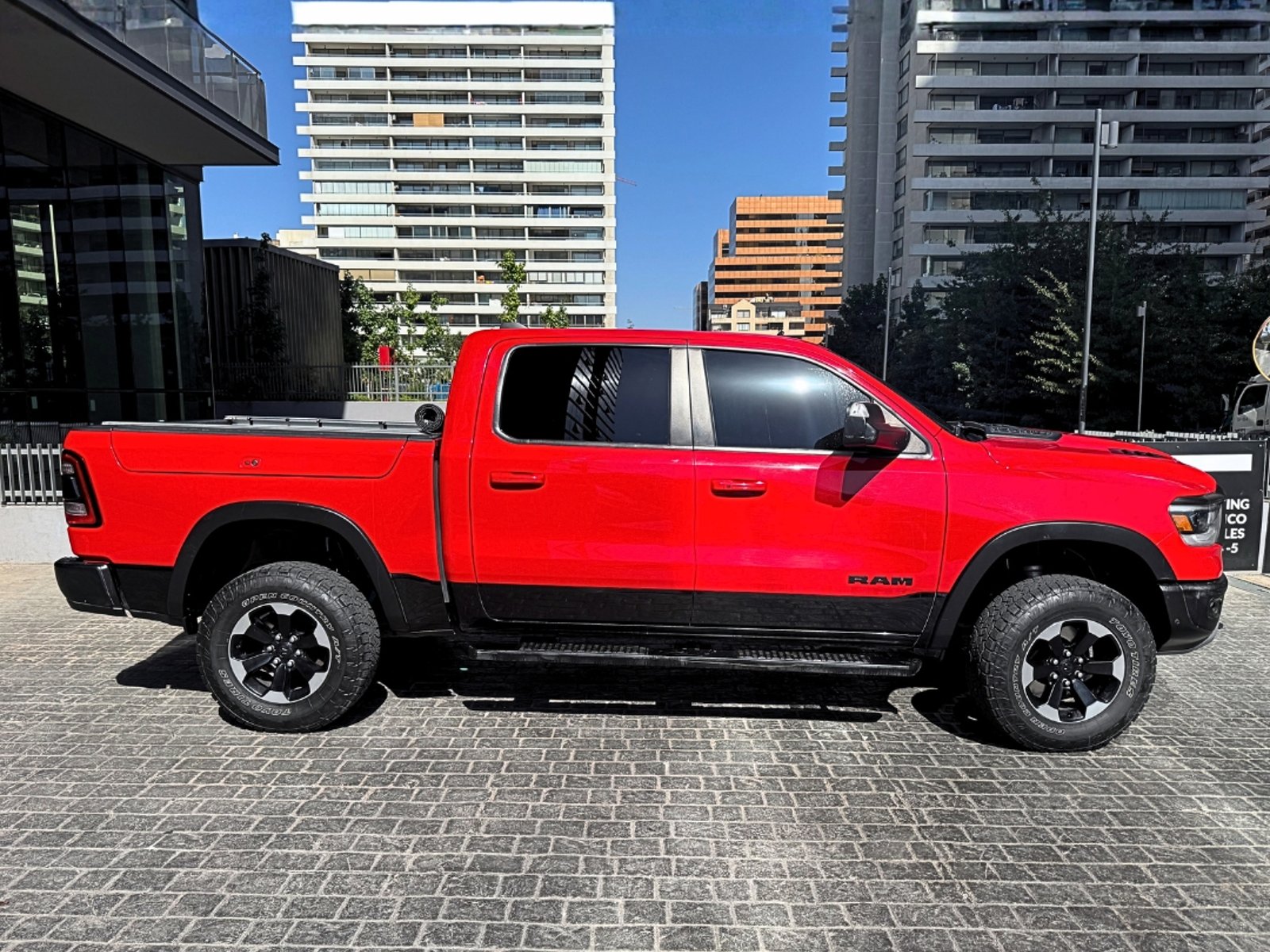 RAM 1500 Rebel 5.7 V8 Crew Cab 2020 - Foto 4 de 15