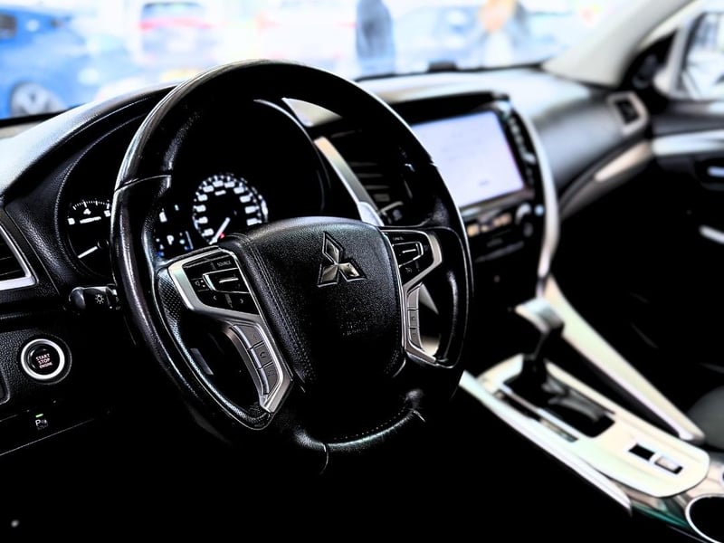 Mitsubishi MONTERO SPORT 3.0 2018 - Imagen 12 de 20