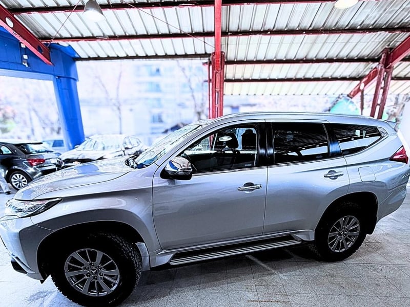 Mitsubishi MONTERO SPORT 3.0 2018 - Imagen 7 de 20