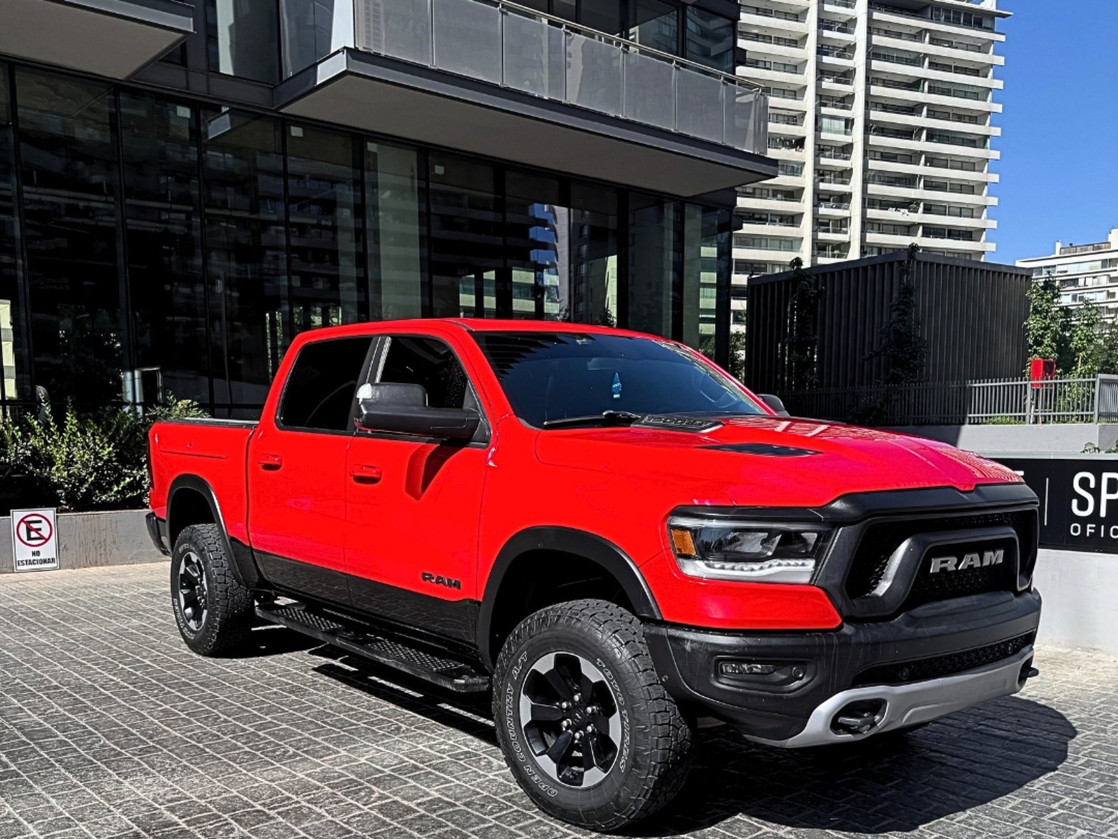 RAM 1500 Rebel 5.7 V8 Crew Cab 2020 - Foto 2 de 15