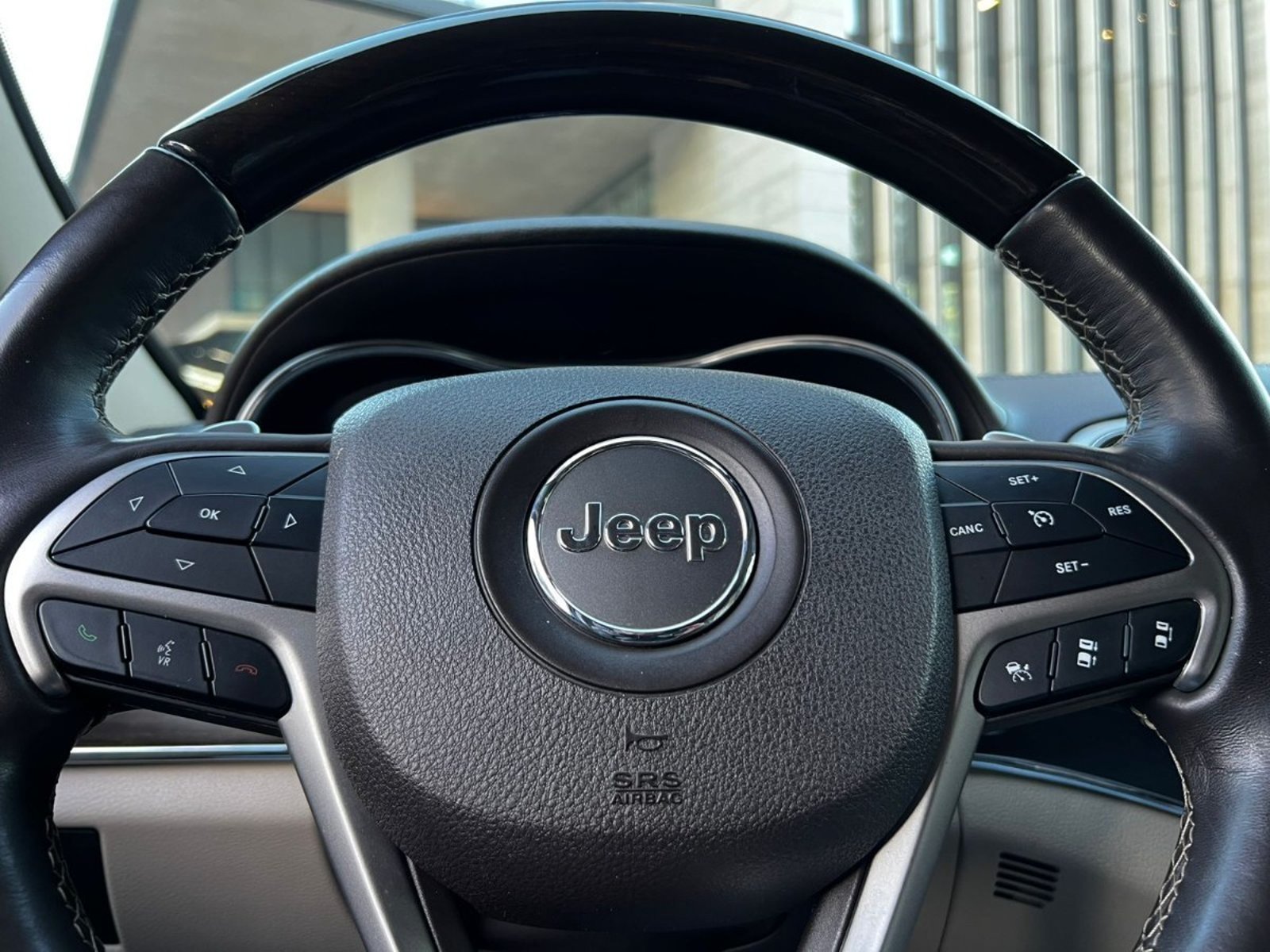 Jeep GRAND CHEROKEE OVERLAND 5.7 2019 - Imagen 10 de 10