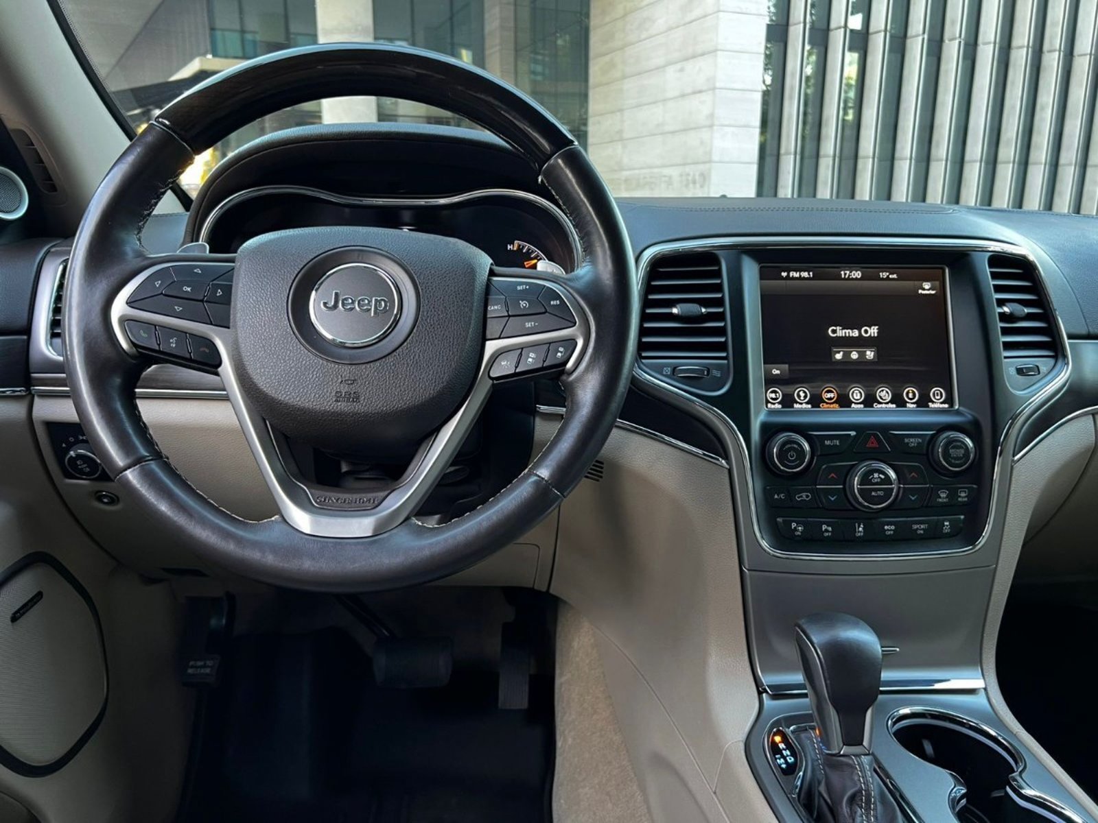 Jeep GRAND CHEROKEE OVERLAND 5.7 2019 - Imagen 9 de 10