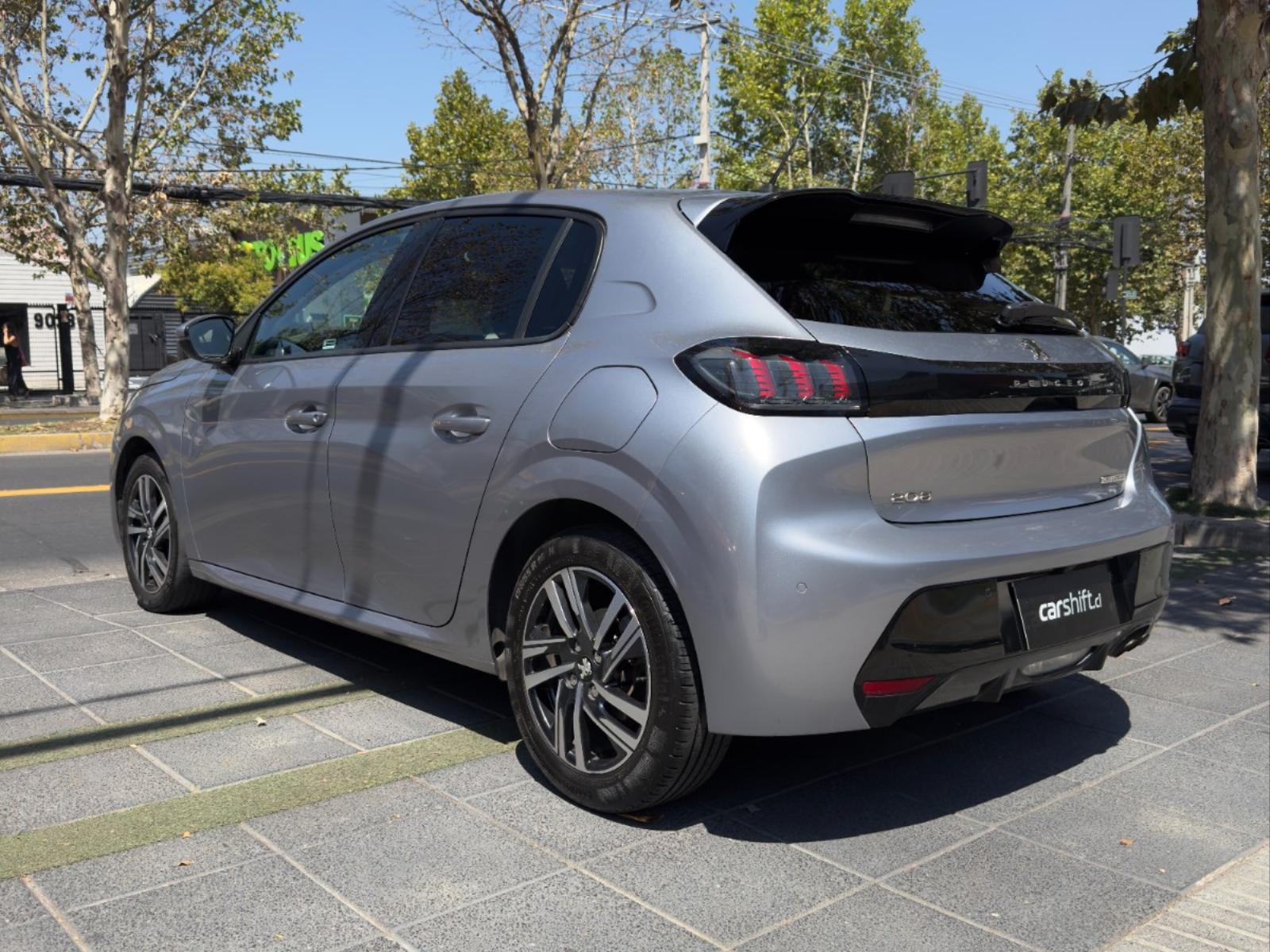 Peugeot 208 ALLURE 2022 - Foto 4 de 10
