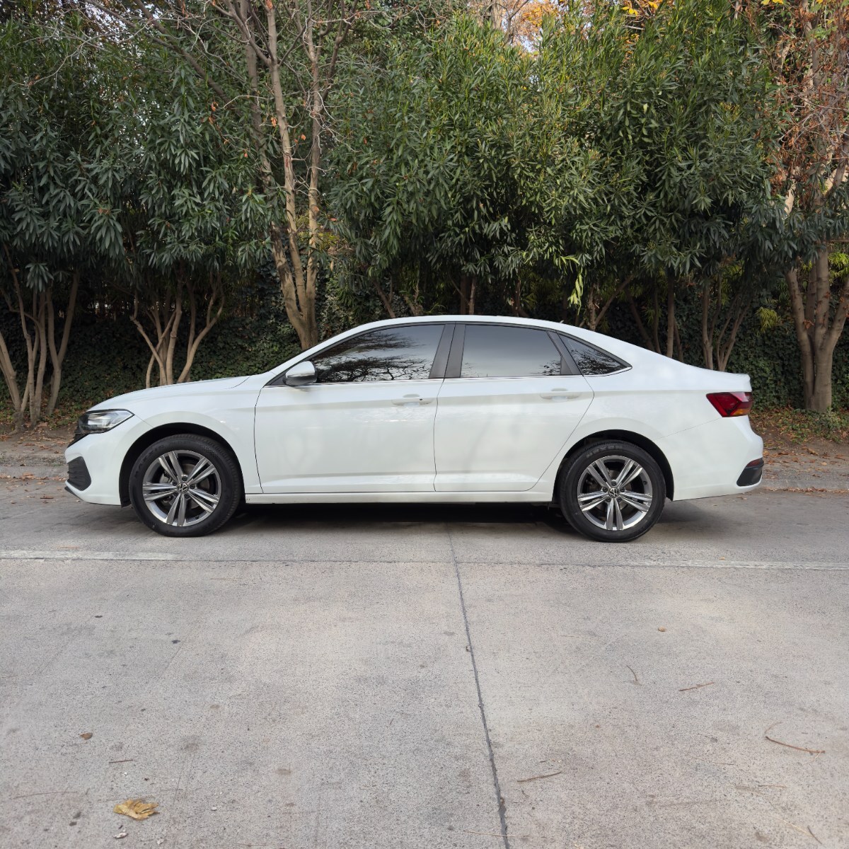 Volkswagen JETTA COMFORTLINE SKY 2023 - Imagen 3 de 10