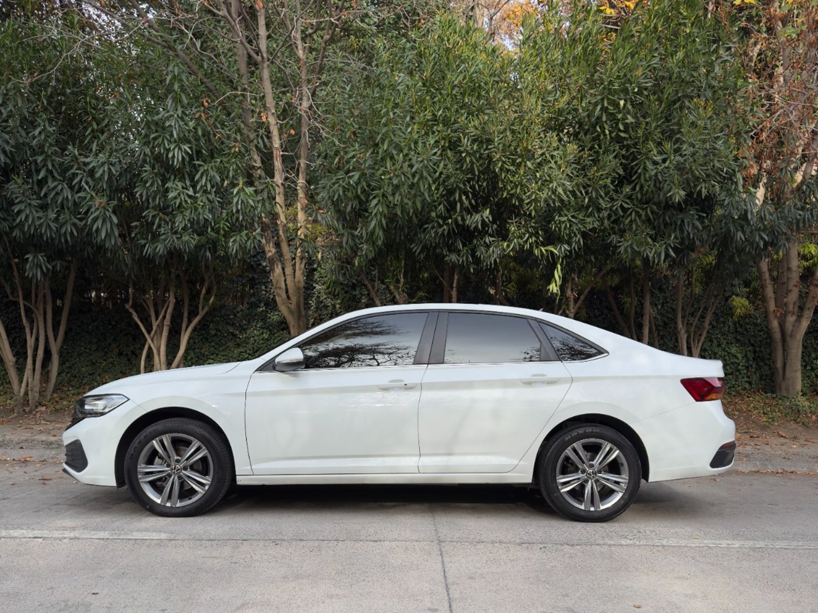Volkswagen JETTA COMFORTLINE SKY 2023 - Foto 3 de 10