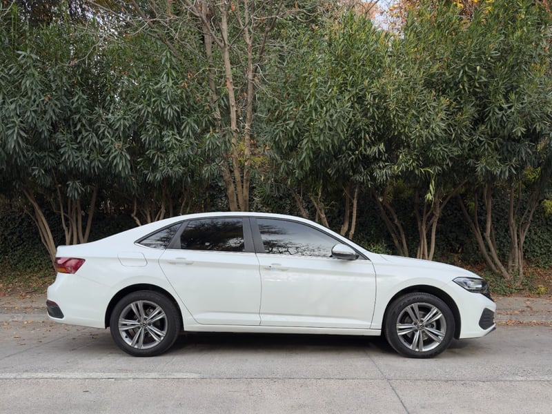 Volkswagen JETTA COMFORTLINE SKY 2023 - Imagen 7 de 10